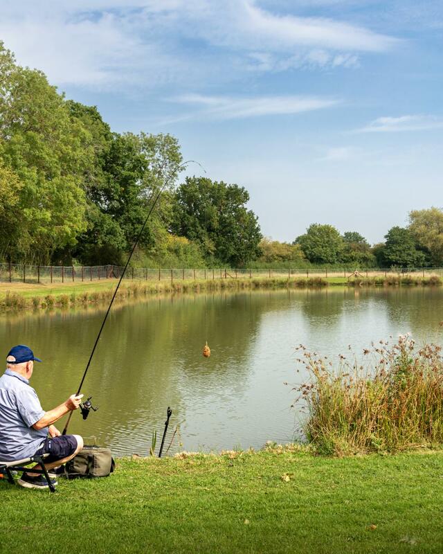 5 star holiday caravan park luxury holiday lodges with fishing lake Herefordshire