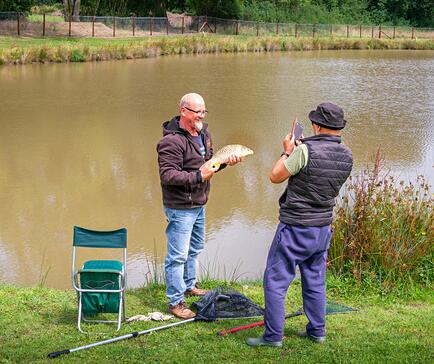 5 star caravan holiday park with carp fishing lake, Herefordshire