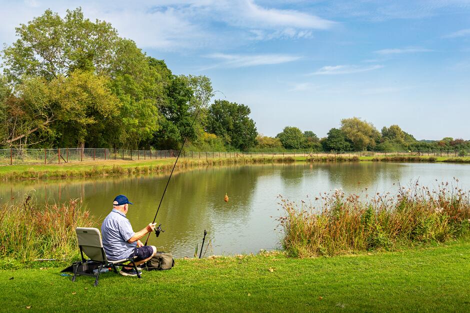 Caravan park with fishing lake in Herefordshire